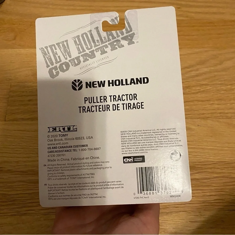 ERTL New Holland Blue Lightning Puller Tractor NEW 1/64 Farm Toy Pulling